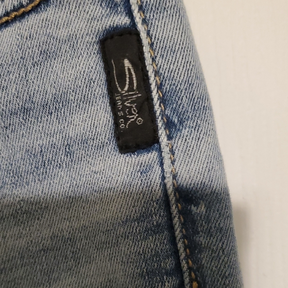 Silver Jeans Women's Light Wash Skinny Jeans - Picture 5 of 7